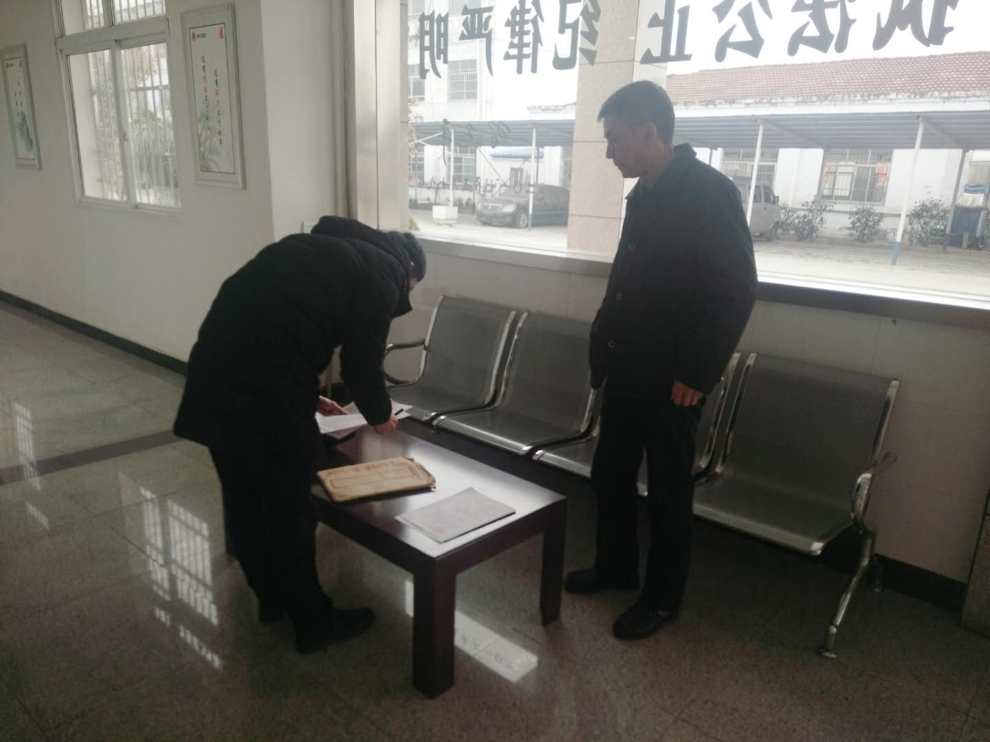 清晨行动抓老赖4.jpg
