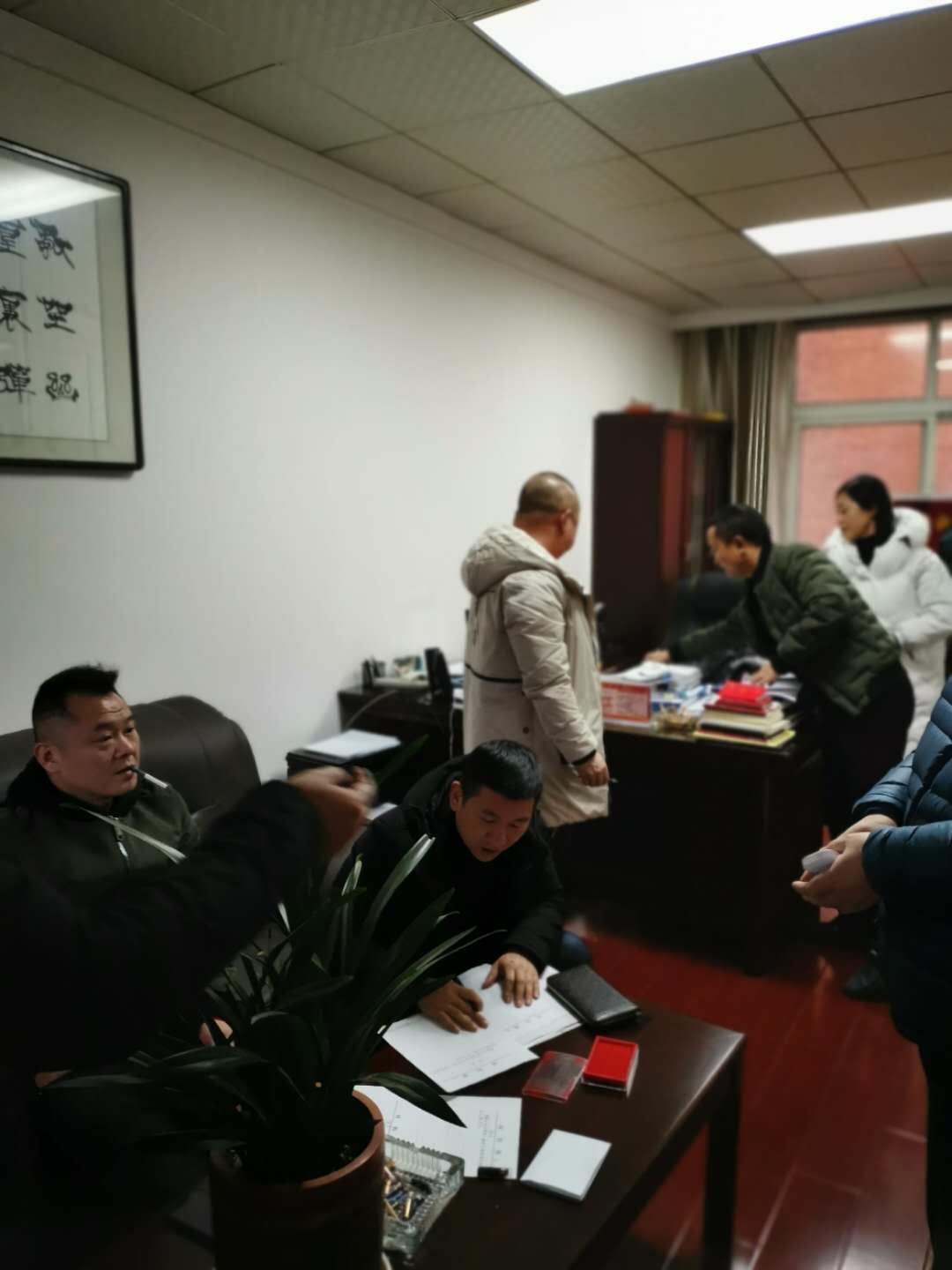 年前向非法集资案受害者发放款项.jpg