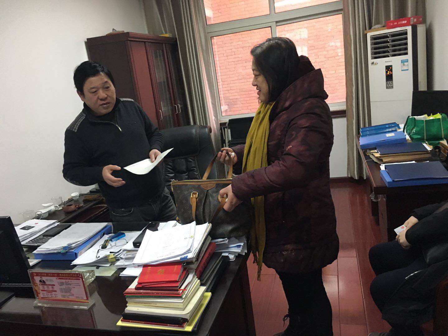 年前向非法集资案受害者发放款项3.jpg