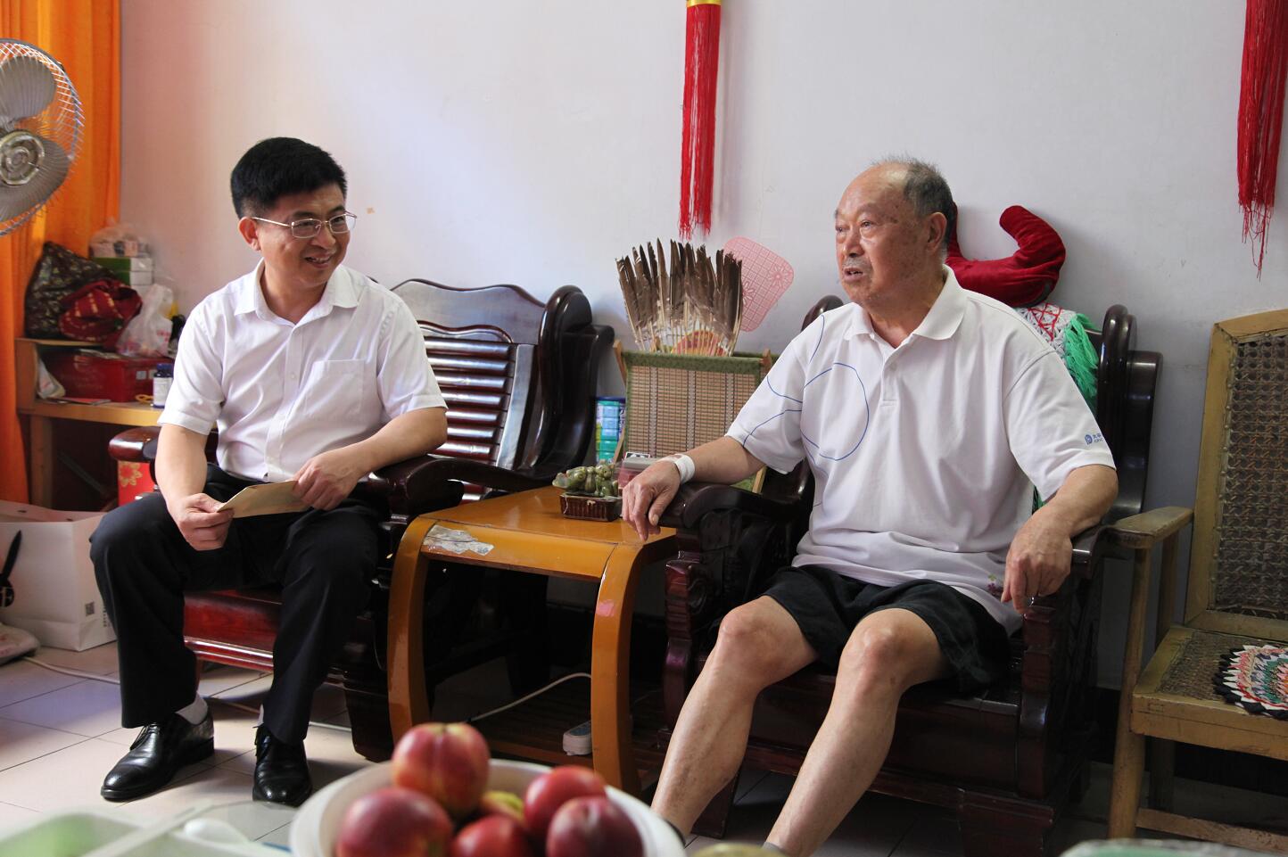 走访慰问老党员1.jpg