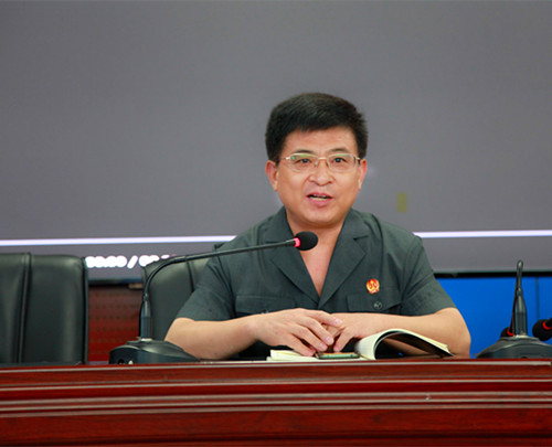 严院长做强调.JPG